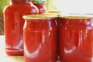 Finger-licking tomato ketchup for the winter: homemade recipes